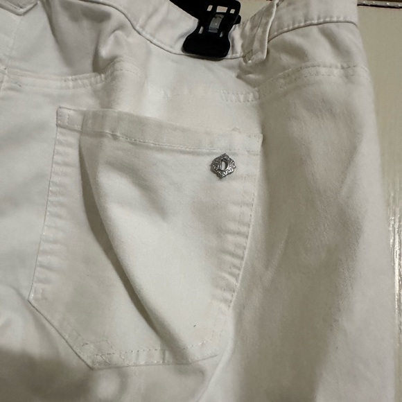 Democracy Crisp White Cropped Jeans - Picture 4 of 6
